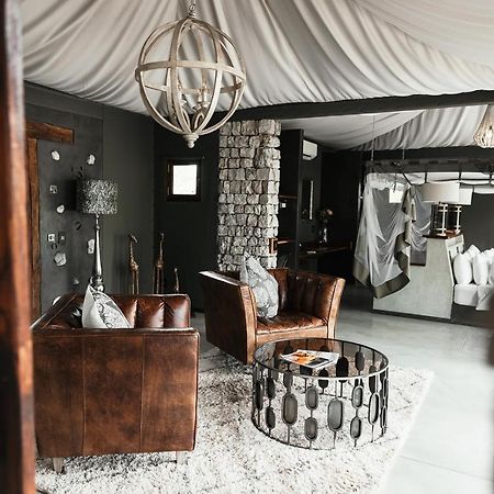 Etosha Oberland Lodge Okaukuejo Buitenkant foto