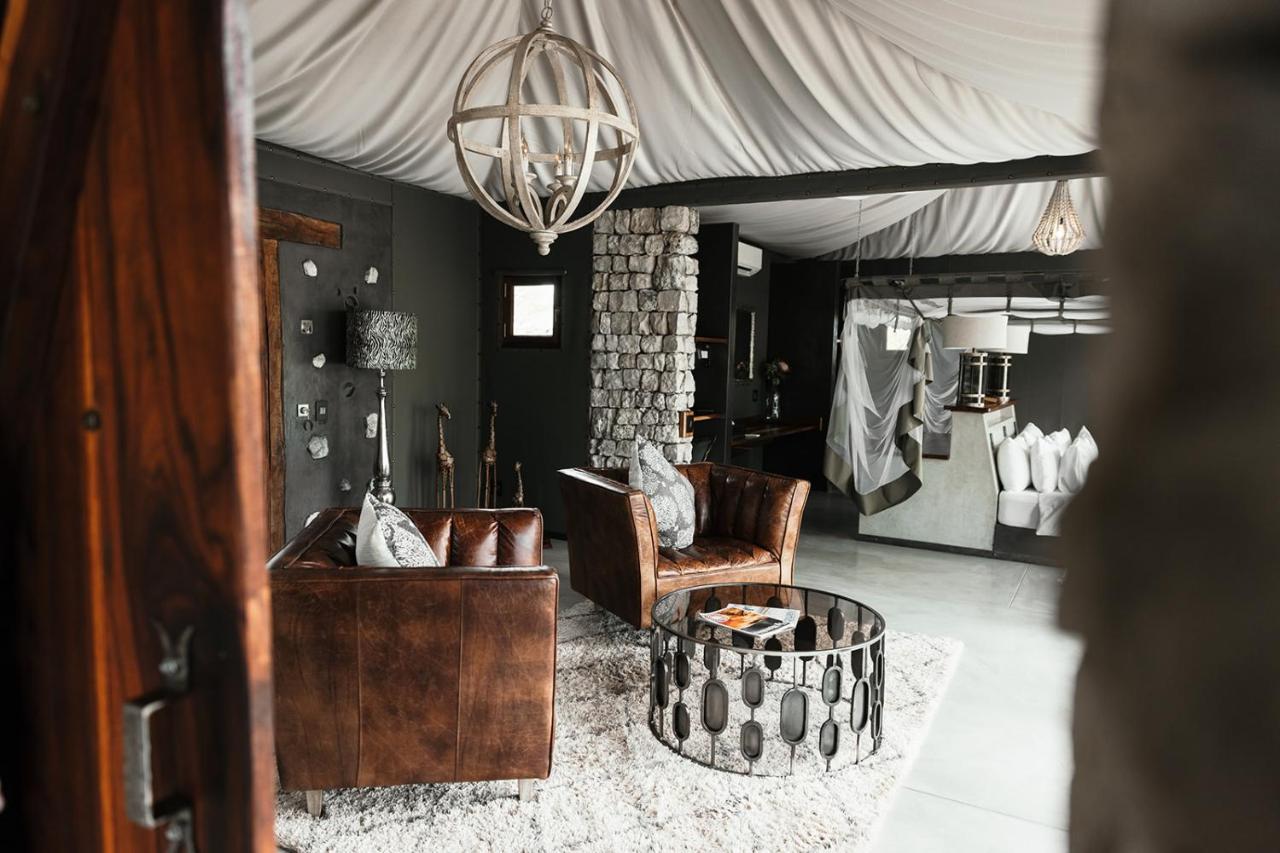 Etosha Oberland Lodge Okaukuejo Buitenkant foto