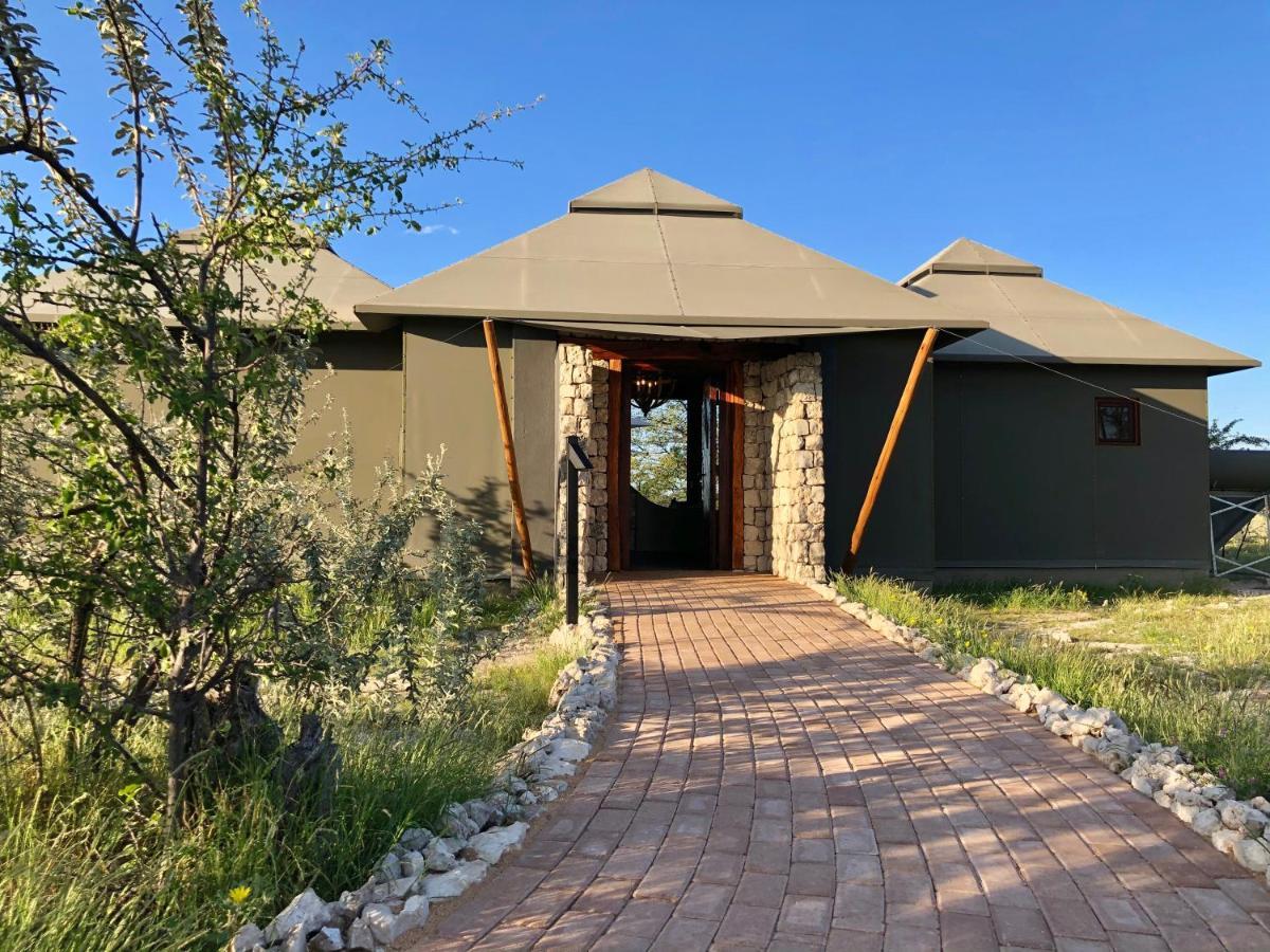 Etosha Oberland Lodge Okaukuejo Buitenkant foto