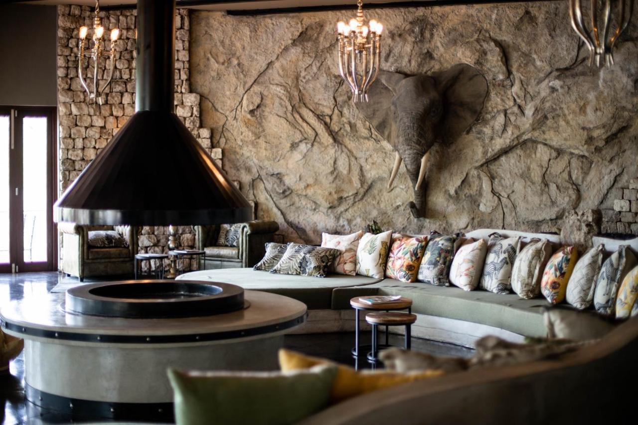 Etosha Oberland Lodge Okaukuejo Buitenkant foto
